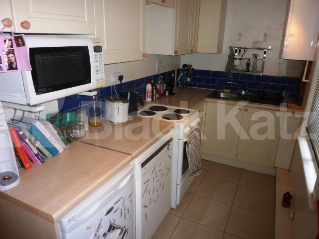 			NEW INSTRUCTION!, 2 Bedroom, 1 bath, 1 reception Flat			 Cheverton Road, WHITEHALL PARK